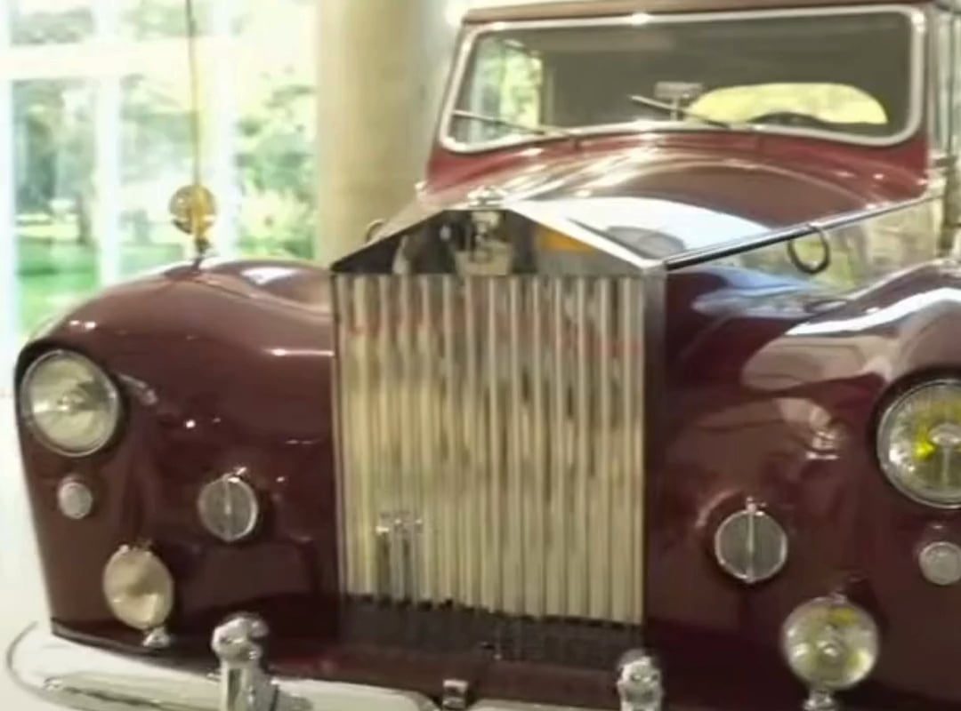 Bro really took a rolls-royce to australia??