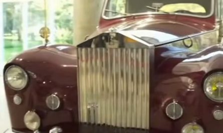 Bro really took a rolls-royce to australia??