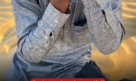 Captured in Rajasthan, lndia this video shows a man skillfully playing the Morchang, an ancient Indian jaw harp that is over 1500 years old.