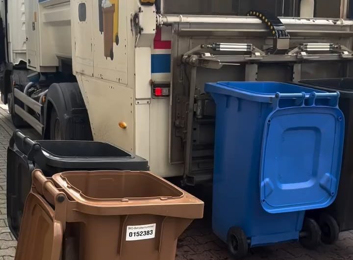 Cleaning machine for dirty garbage cans in Germany