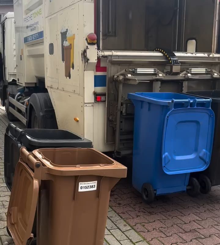 Cleaning machine for dirty garbage cans in Germany