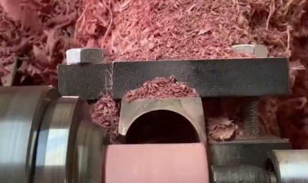 Creating wooden spheres on a lathe