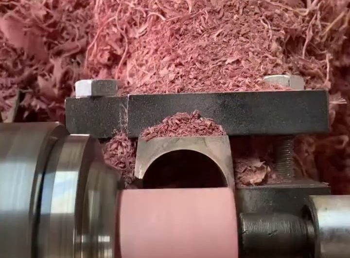 Creating wooden spheres on a lathe