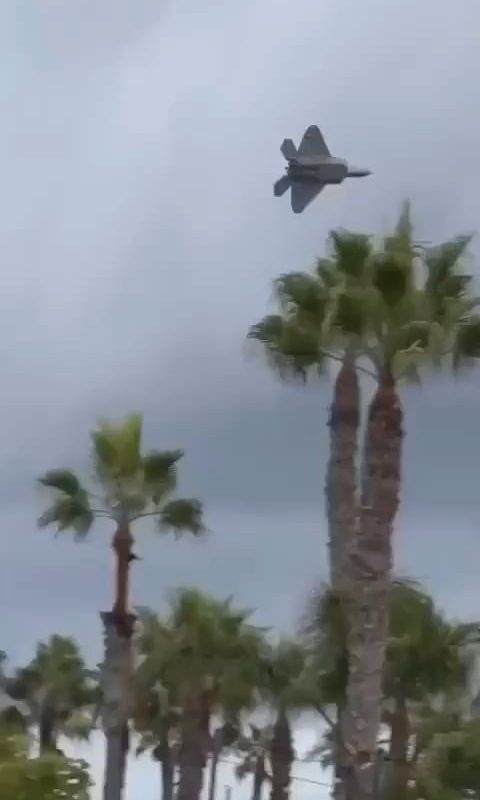 F-22 Raptor Thrust Vectoring