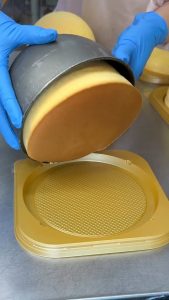 Fluffy soufflé cheesecakes wiggle