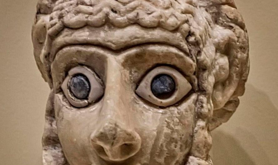 Head of a praying woman from ancient sumer. [2600-2350 BC]