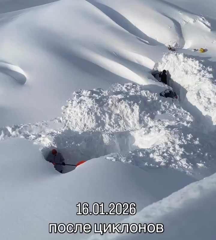 Kamchatka peninsula in the far east of Russia is currently buried under a massive white blanket. A record-breaking blizzard dumped tons of snow on the region, burying houses and cars under drifts up to 3 meters high. Locals are literally digging tunnels just to get out of their front doors.