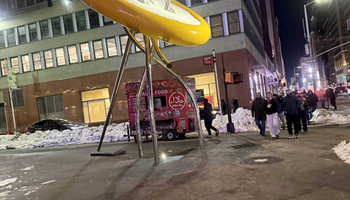 [OC] the way this snow fits inside this button