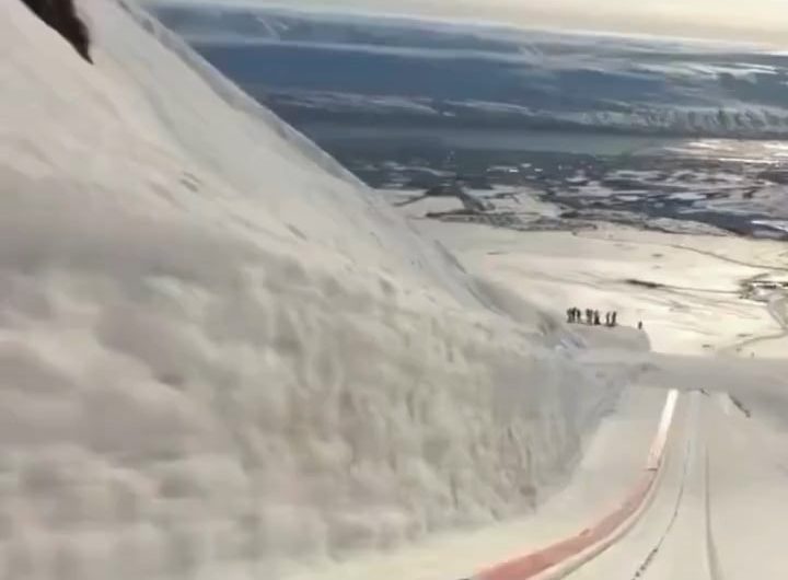 Ryōyū Kobayashi getting huge air as he breaks the world record for the longest ski jump