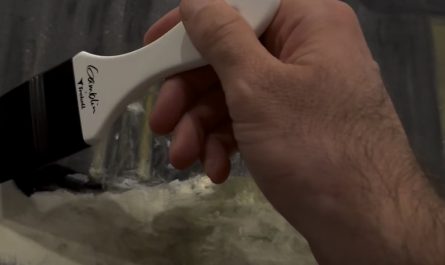 Satisfying oil painting varnish.