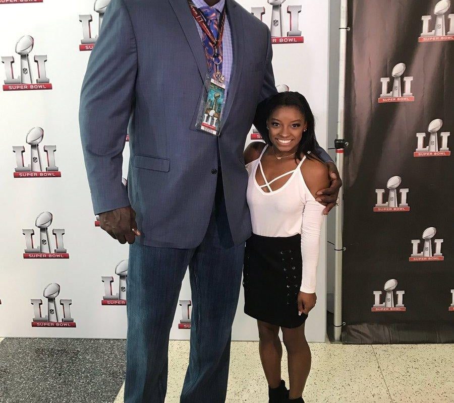 Shaquille O'Neal 7‘1“(2,16 m) and Simone Biles 4‘8“(1,42 m)