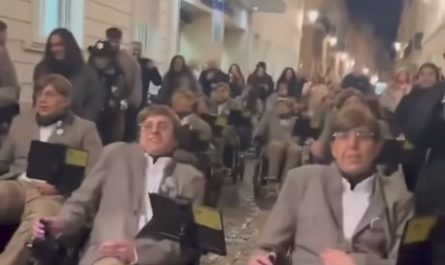 Stephen hawking fans paraded in spain