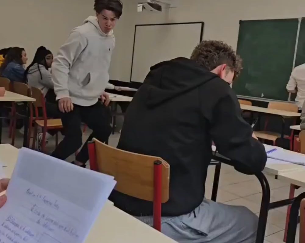 Teacher brings order into the classroom💀