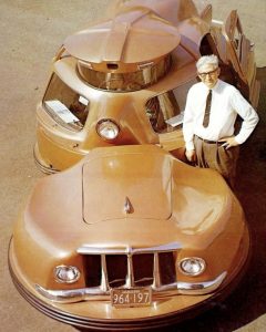 The 1958 Sir Vival: A safety experiment featuring a split chassis and a "driver turret" for 360° vision. It looked like two halves chained together