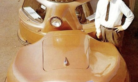 The 1958 Sir Vival: A safety experiment featuring a split chassis and a "driver turret" for 360° vision. It looked like two halves chained together