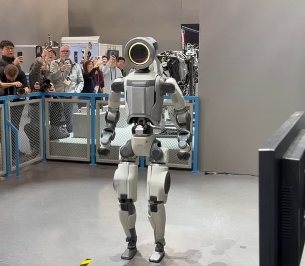 The recovery by far was more impressive than the backflip itself! Atlas messed up the backflip, but calculated the correction in less than a second.