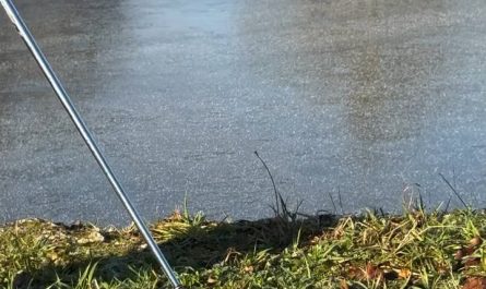 The sound of a golf ball on ice