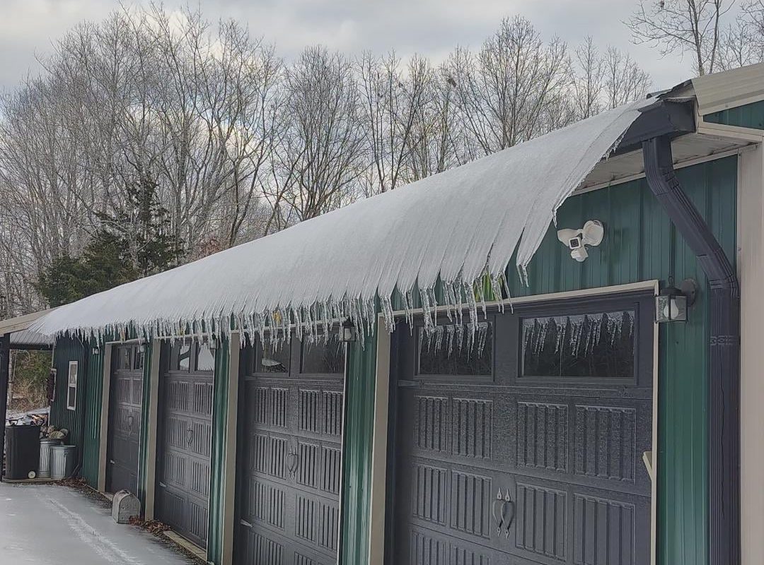The way these icicles formed on this roof