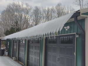 The way these icicles formed on this roof