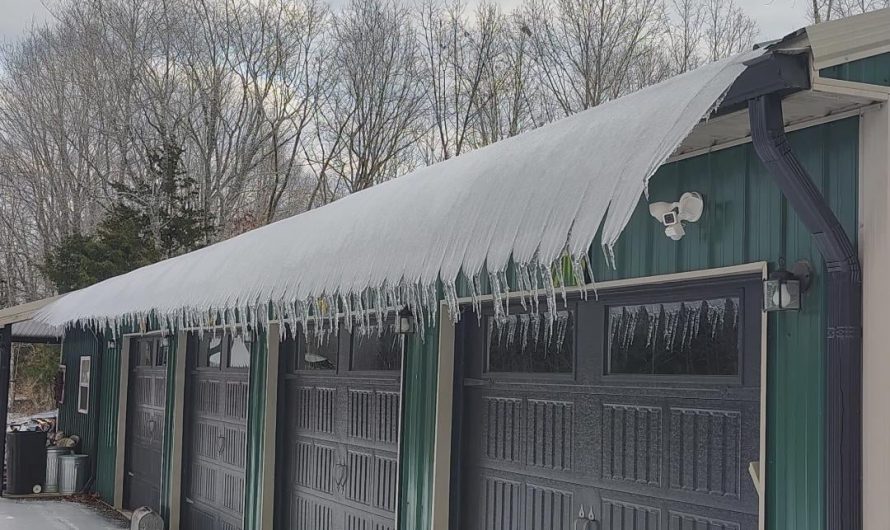 The way these icicles formed on this roof