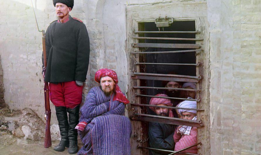 This 1907 picture of a prison in Bukhara, Uzbekistan is some of the earliest color pictures ever made