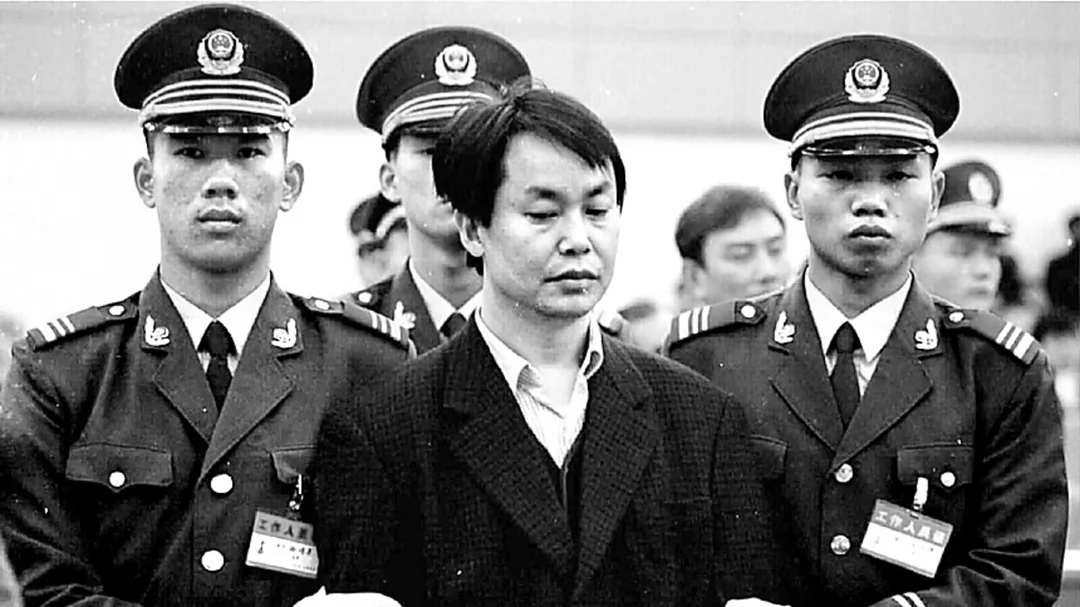 This guy right here once kidnapped the son of the richest man in Asia and ransomed him for more than 100 million dollars. But later, he would go on to kidnap the father as well and even ask him for advice on how to invest.