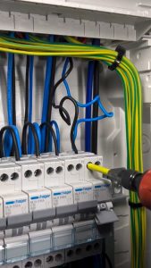 This guy's wiring skills is truly next level