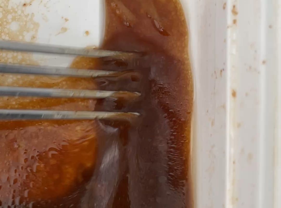 You can see the fat mixed in the sauce separating