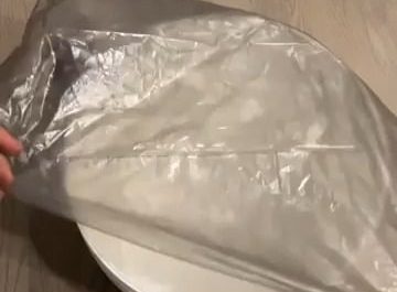 sound vibrations forming epic patterns on the wall