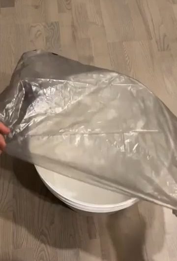 sound vibrations forming epic patterns on the wall