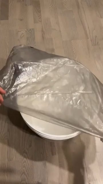 sound vibrations forming epic patterns on the wall