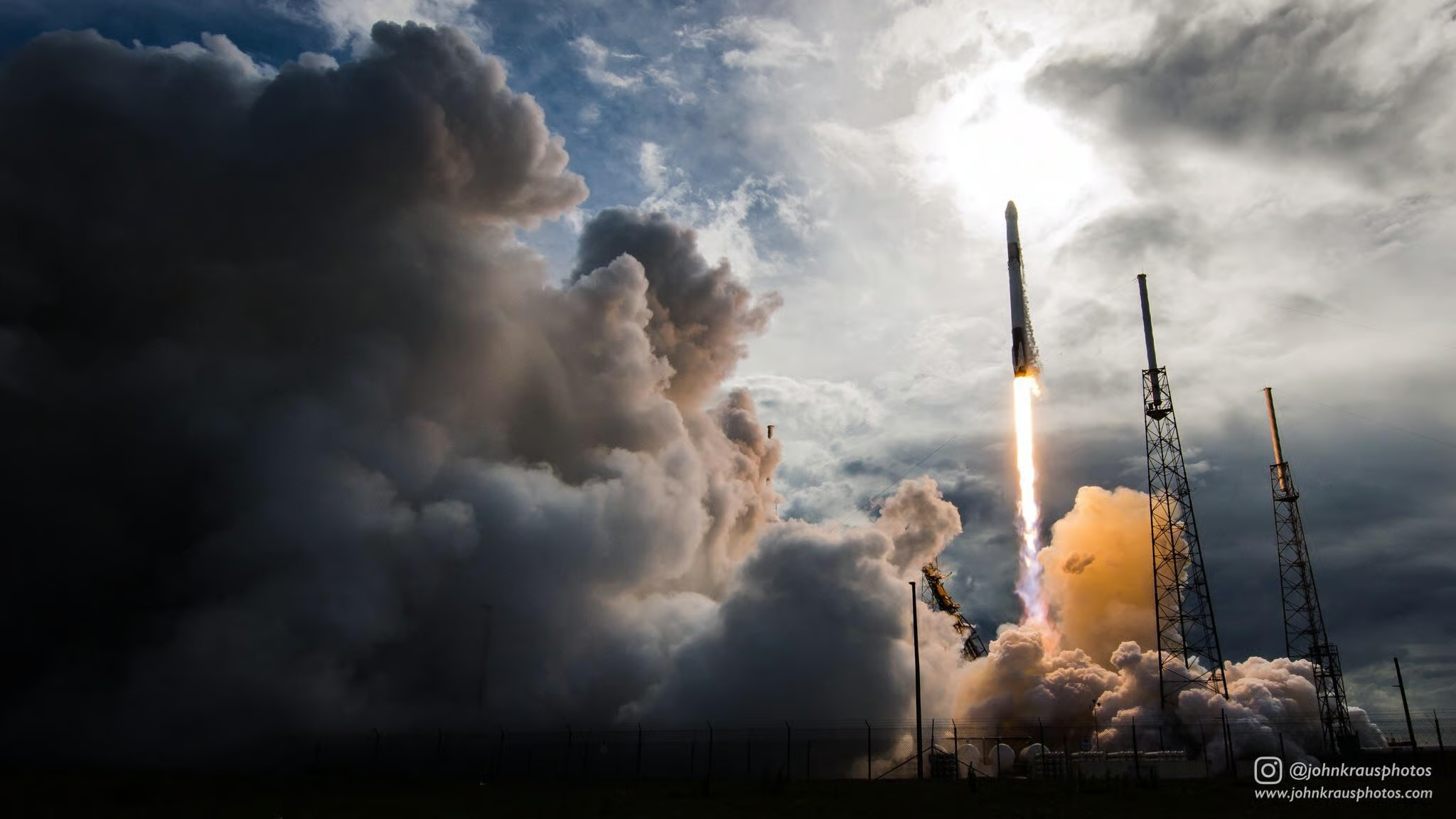 SpaceX Falcon 9 dramatic launch