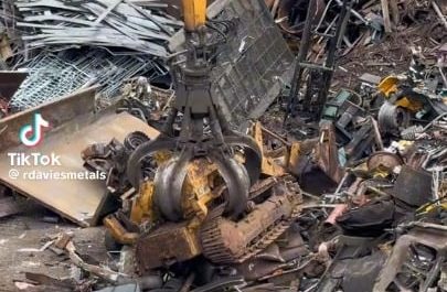 1400 tons crushing a loader