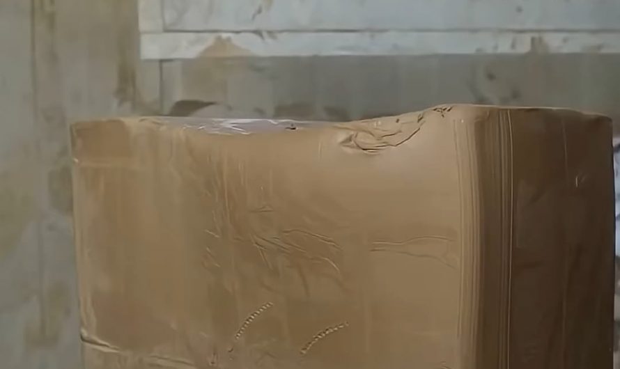 This Artisan has been making jars for over 50 years.