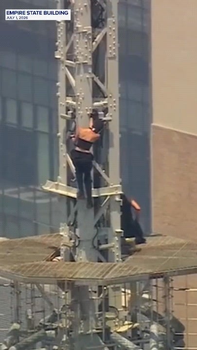 A closer look at the couple who scaled the Empire State Building, where the guy later proposed