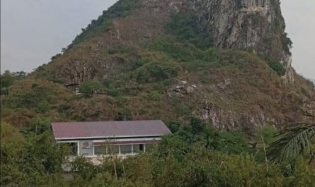 A lone convenience store in Prau Mountain, Indonesia