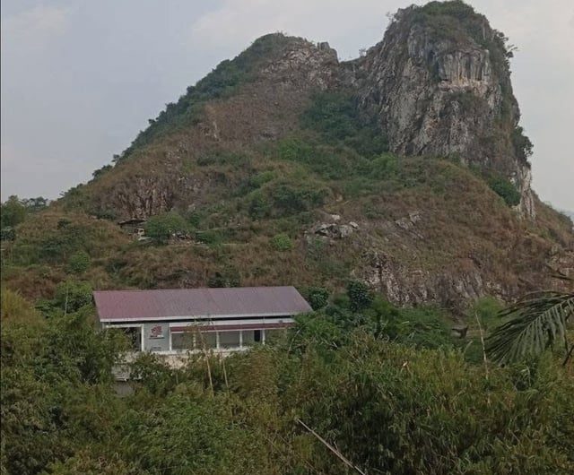 A lone convenience store in Prau Mountain, Indonesia