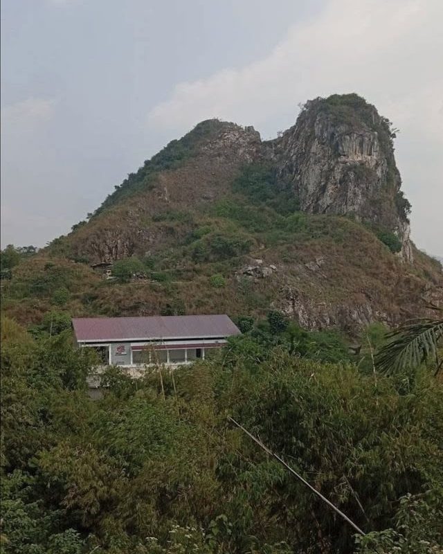A lone convenience store in Prau Mountain, Indonesia
