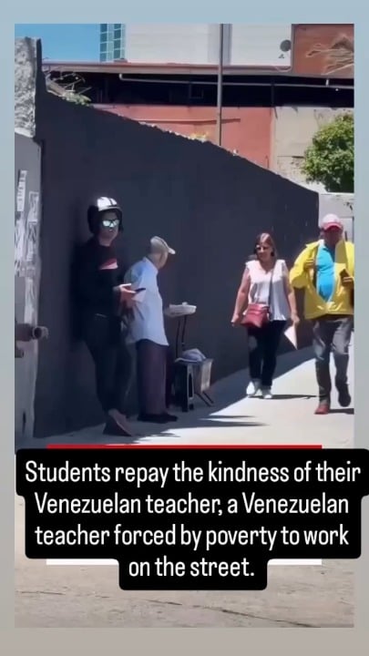 A retired Venezuelan teacher forced to sell sweets on the streets due to extreme poverty, before being recognized by his former students. They quickly launched a solidarity campaign to support him in his difficult circumstances.