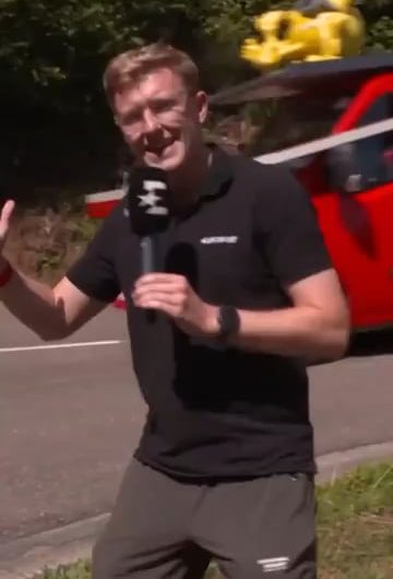 Absolutely insane throw and catch during the Tour de France