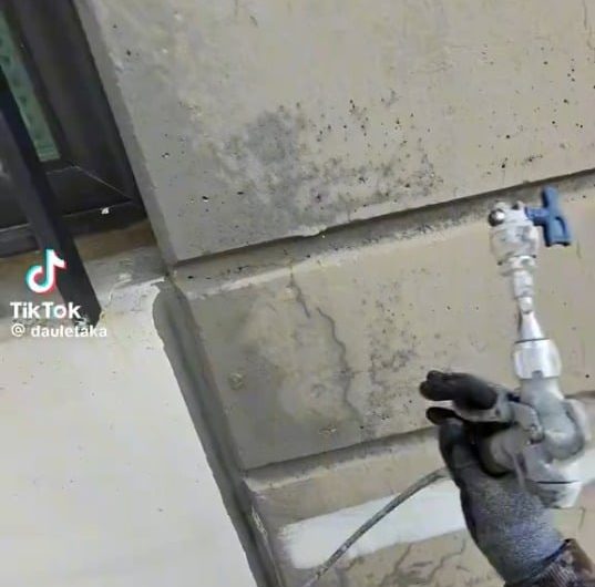 Airless paint spray