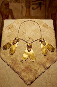 Ancient Egypt’s highest military honor wasn’t a lion or an eagle, but a Golden-Fly symbolizing relentless, unbeatable persistence.