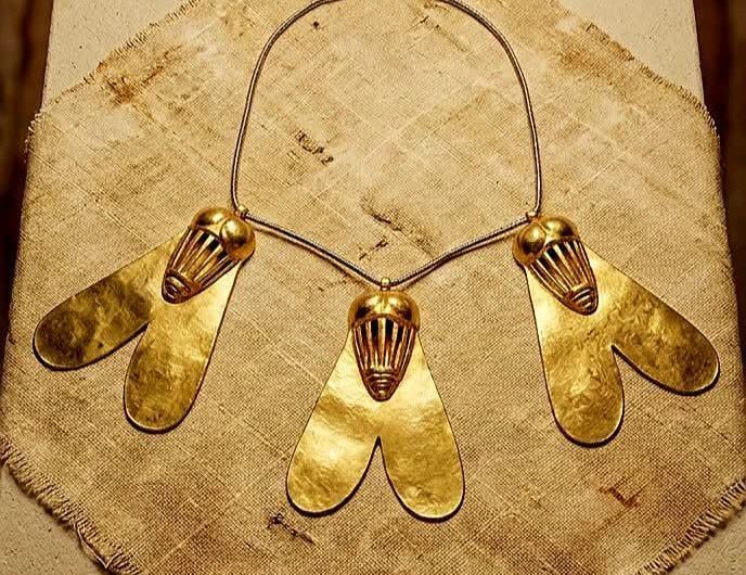 Ancient Egypt’s highest military honor wasn’t a lion or an eagle, but a Golden-Fly symbolizing relentless, unbeatable persistence.