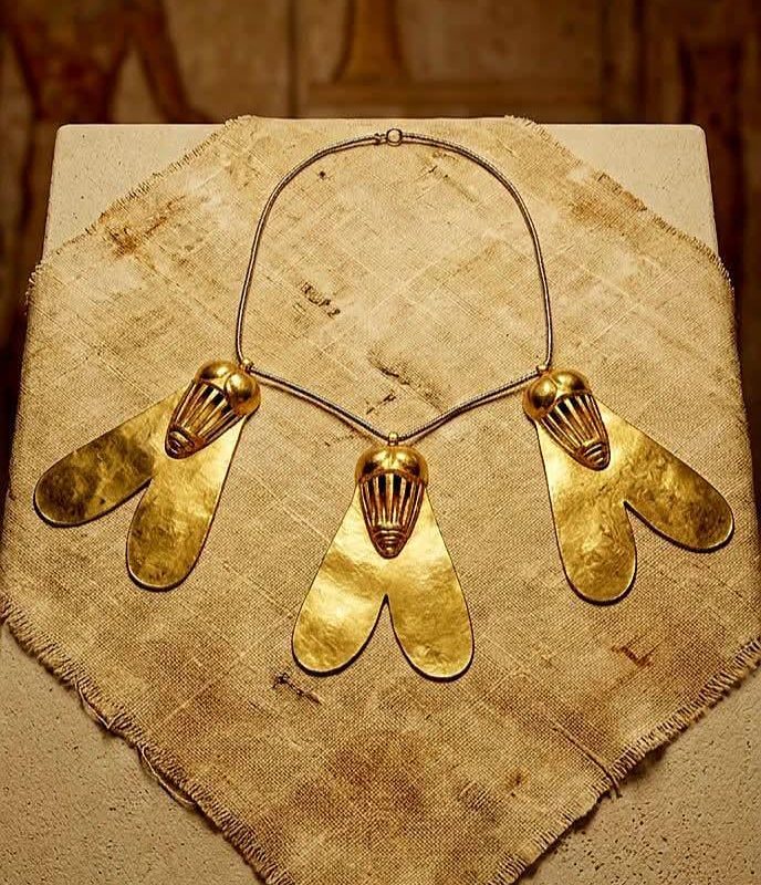 Ancient Egypt’s highest military honor wasn’t a lion or an eagle, but a Golden-Fly symbolizing relentless, unbeatable persistence.