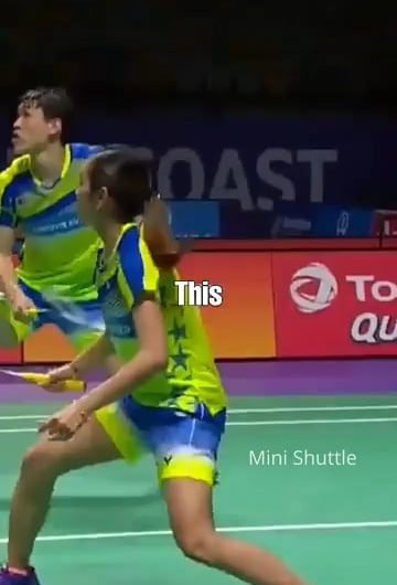 Badminton racket change mid-rally