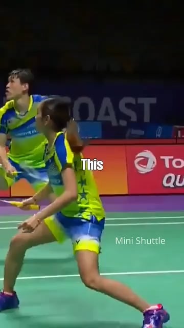 Badminton racket change mid-rally