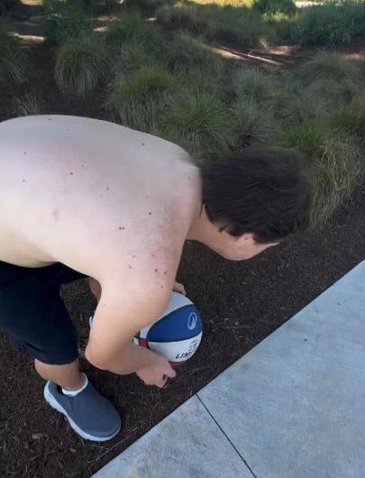 Bro just walked up and hucks it in