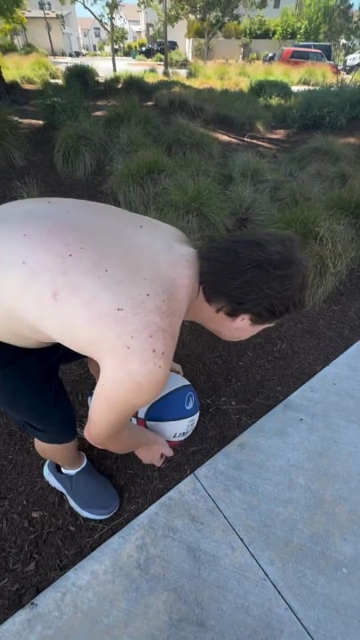 Bro just walked up and hucks it in