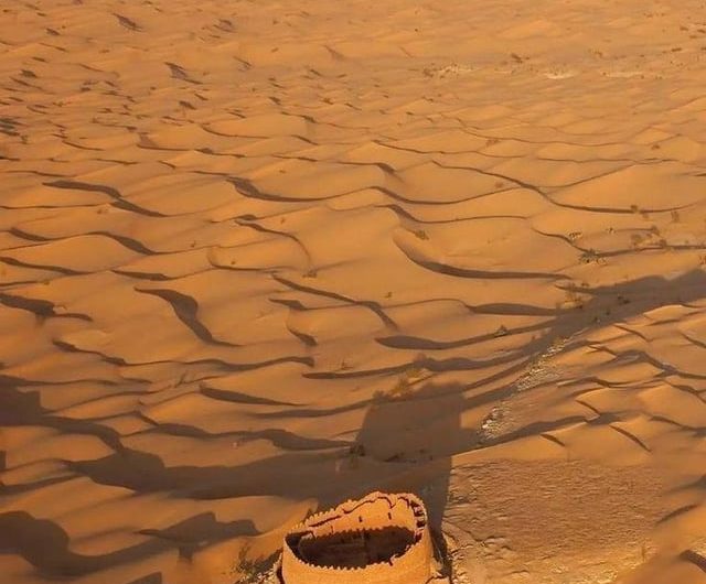 Built over 1,000 years ago in the dead center of an ocean of sand dunes, nobody actually knows who constructed this circular fortress. This is Ksar Draa in Timimoun, Algeria. An ancient architectural marvel whose true origin story is completely lost to time.