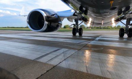 Camera mounted on the nose landing gear of a 737 during take off